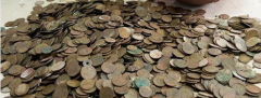 宁夏银川张某在河岸找出一堆古钱
