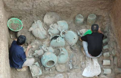西安大原村赵氏兄弟在自己院子挖出大量青铜器