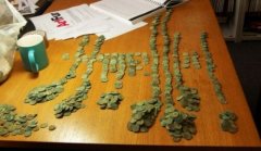 英国男子利用赏金猎人探测器找到罗马古币