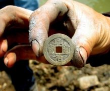 青岛胶州市扎堆挖铜钱