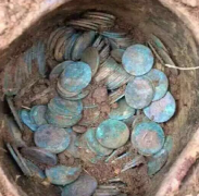 浙江一处整改挖出银元