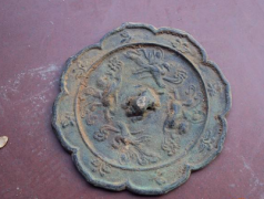 23岁山西小伙在荒废寺庙挖到青铜镜