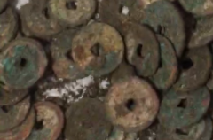 安徽省滁州市曹某用探测器找到铜钱